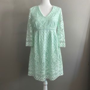 A Pea in the Pod size Medium light green maternity dress… Gorgeous!